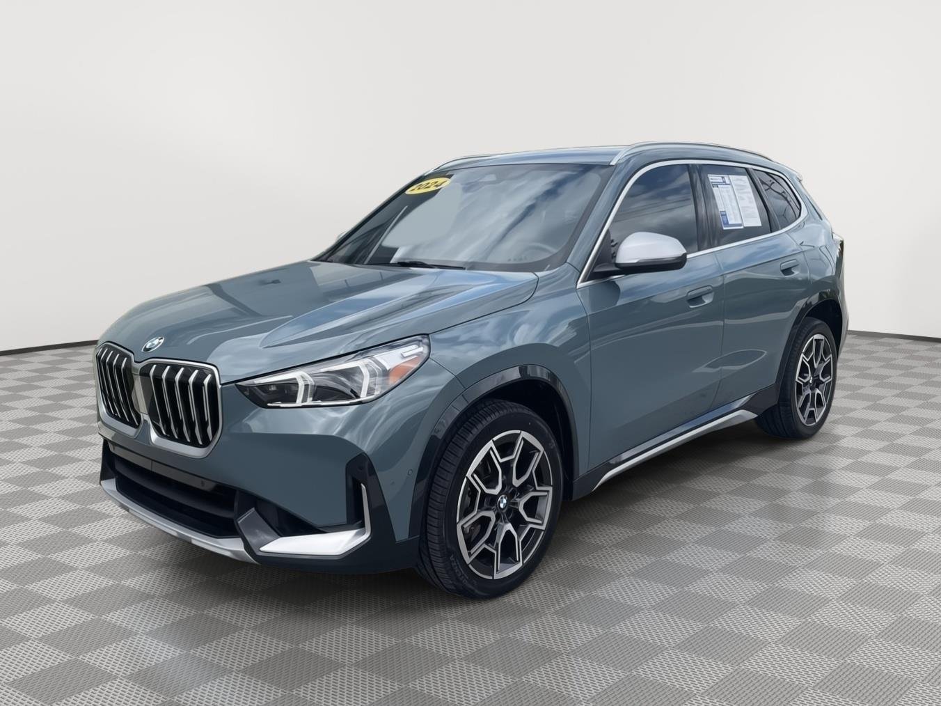 Used 2024 Cape York Green Metallic BMW xDrive28i image 4
