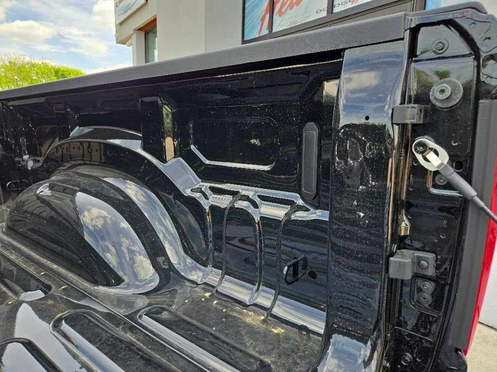 New 2026 Diamond Black Crystal Pearl-Coat Exterior Paint RAM Big Horn/Lone Star image 27