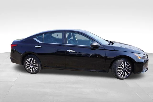 Used 2024 Black Nissan 2.5 SV image 2