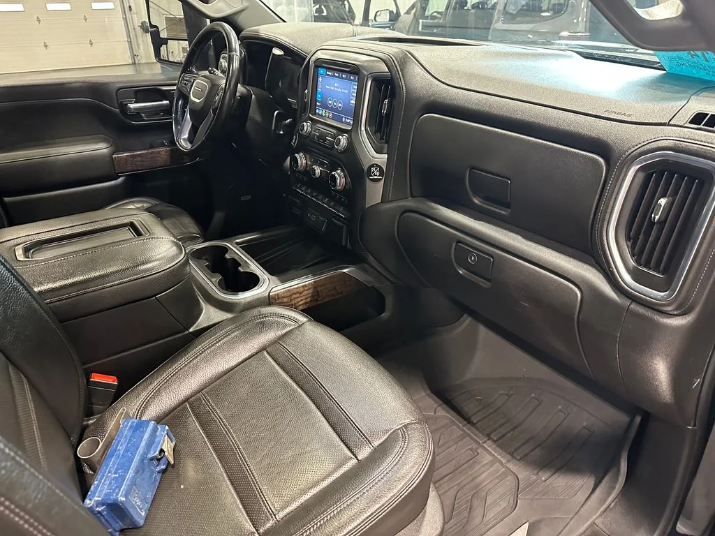 Used 2020 Black GMC Denali image 35