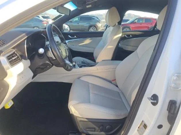 Used 2025 White Genesis 2.5T image 4