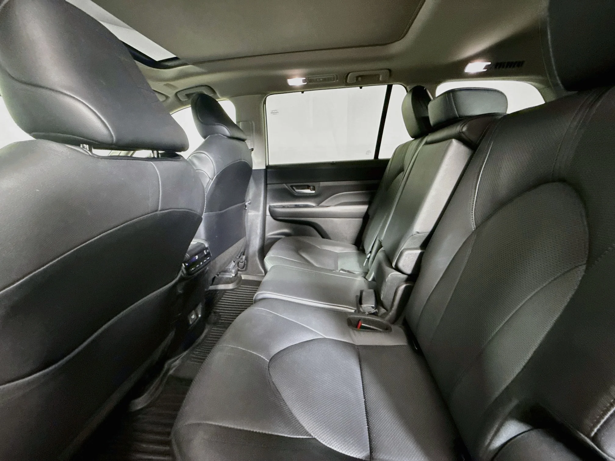 Certified Used 2024 Wind Chill Pearl Toyota Limited image 26