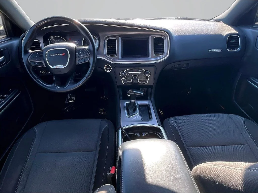 Used 2022 White Dodge SXT image 15