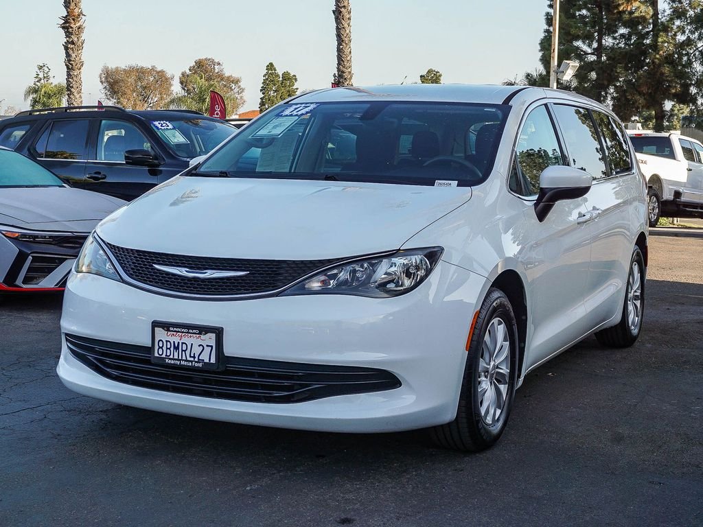 Used 2017 White Chrysler Touring image 4