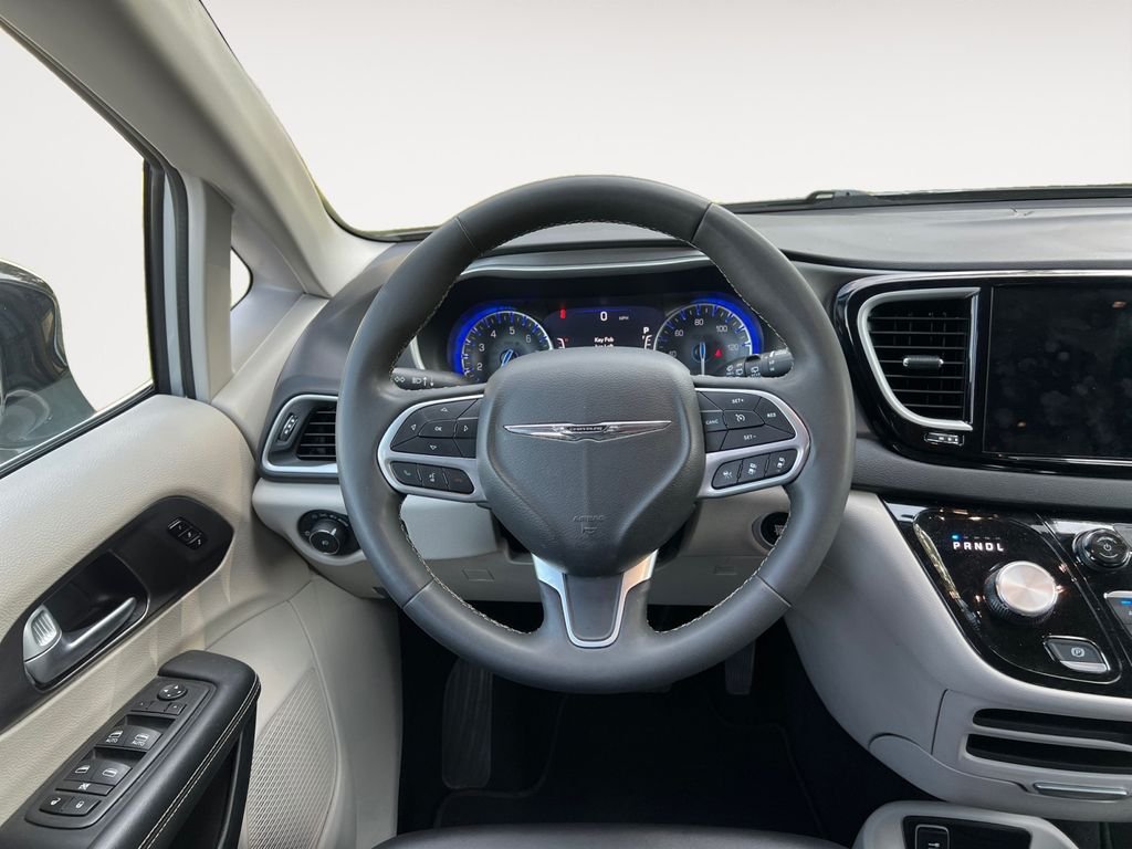 Used 2024 Silver Chrysler Touring L image 12