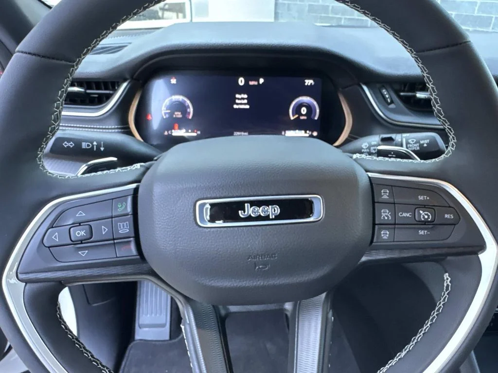 Used 2024 White Jeep Altitude image 28
