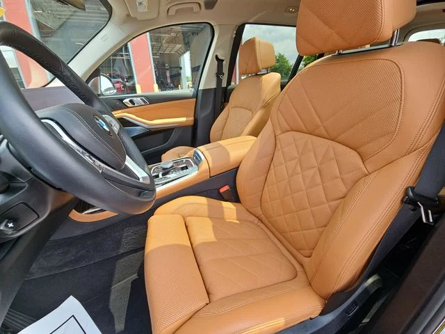 Used 2025 Red BMW xDrive40i image 22