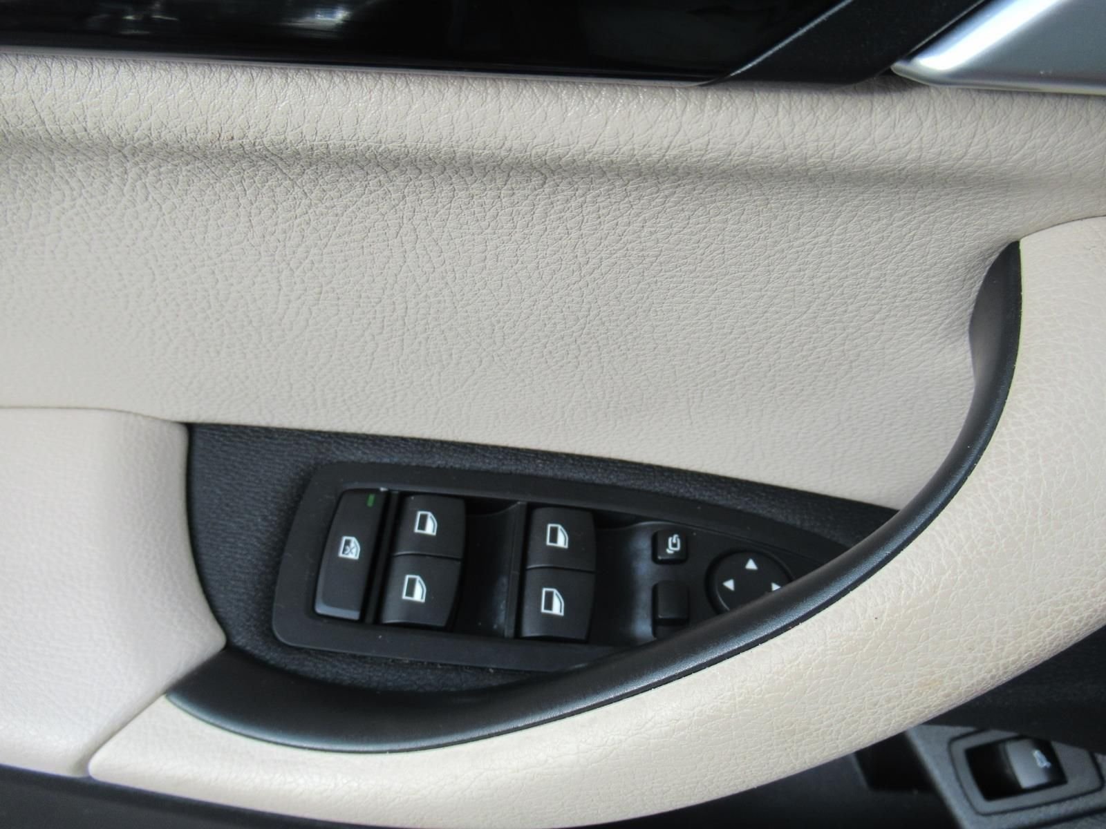Used 2022 Gray BMW sDrive28i image 22