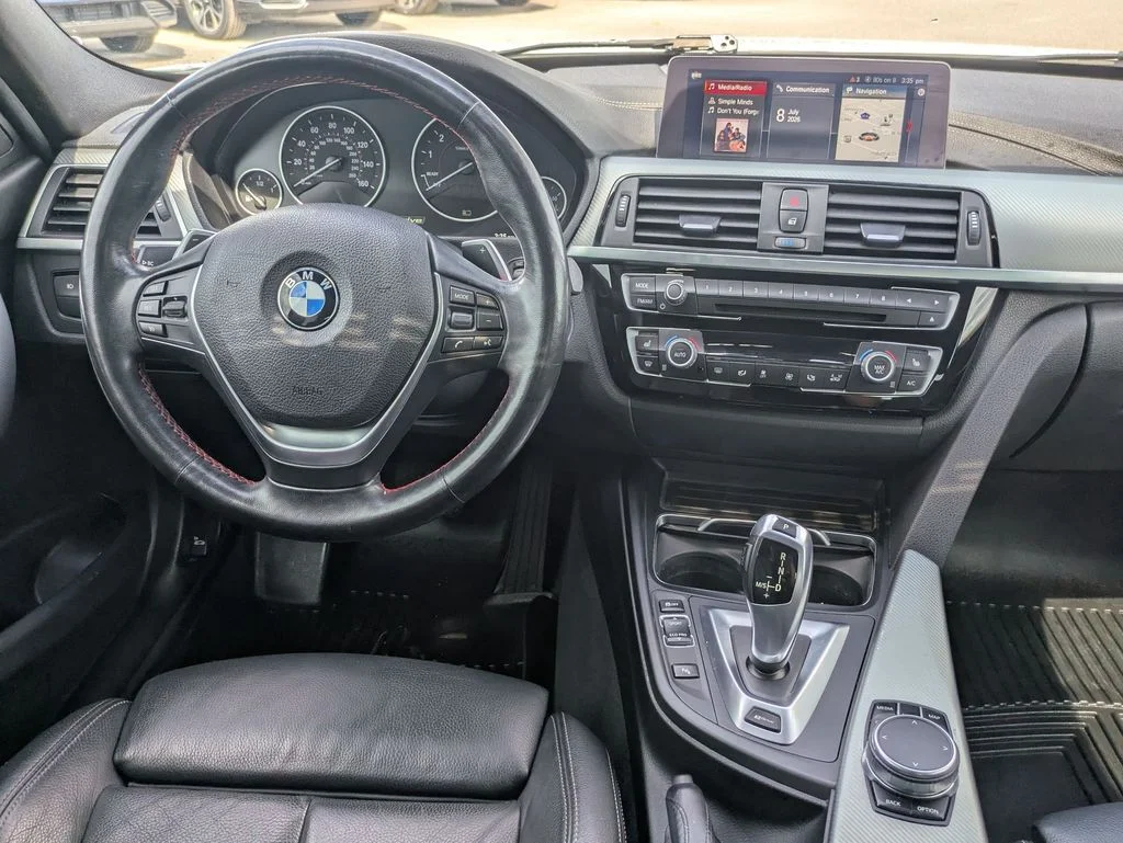 Used 2018 White BMW 330e iPerformance image 26