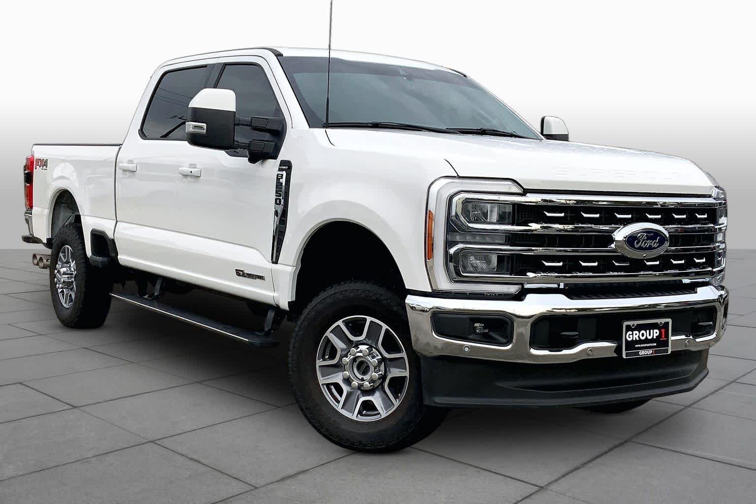 Used 2023 Star White Metallic Tri-Coat Ford F-250 Pickup LARIAT image 3