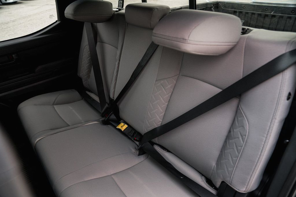 2025 Toyota Tacoma SR5 - Photo 27