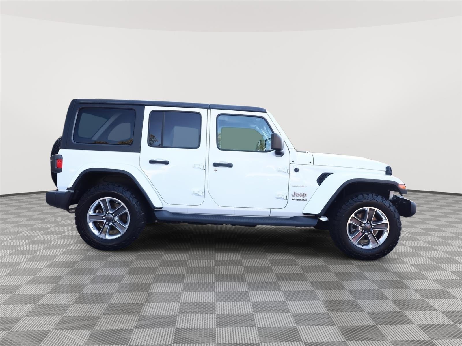 Used 2020 Bright White Clearcoat Jeep Sahara image 8