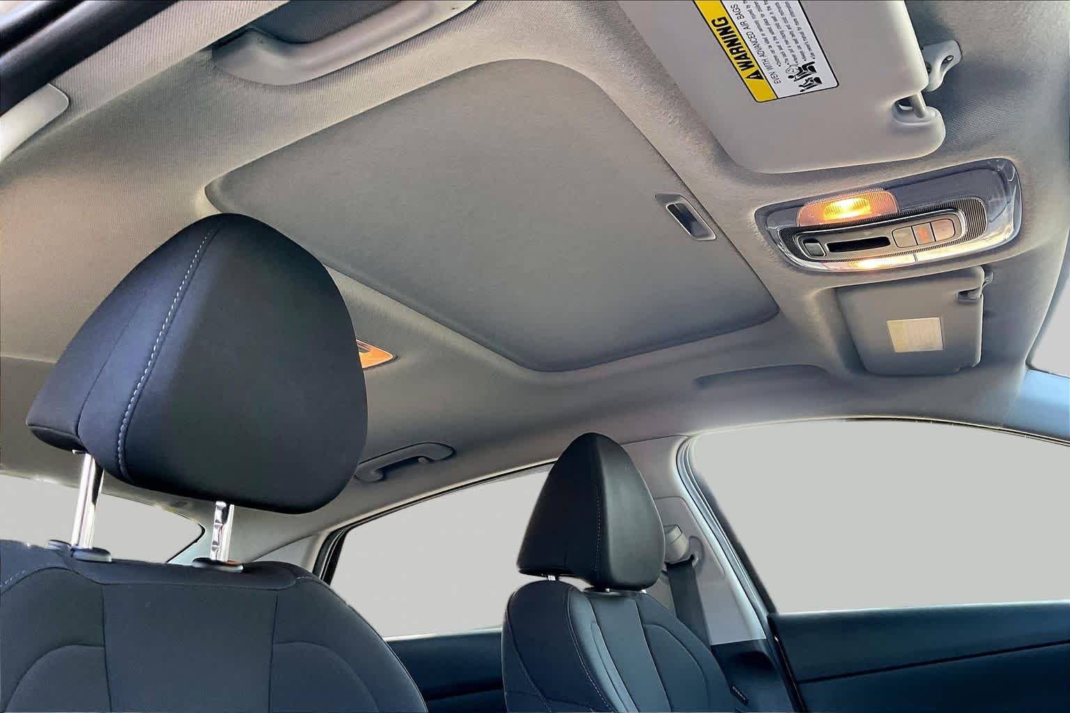 Used 2025 Amazon Gray Hyundai SEL Convenience image 14