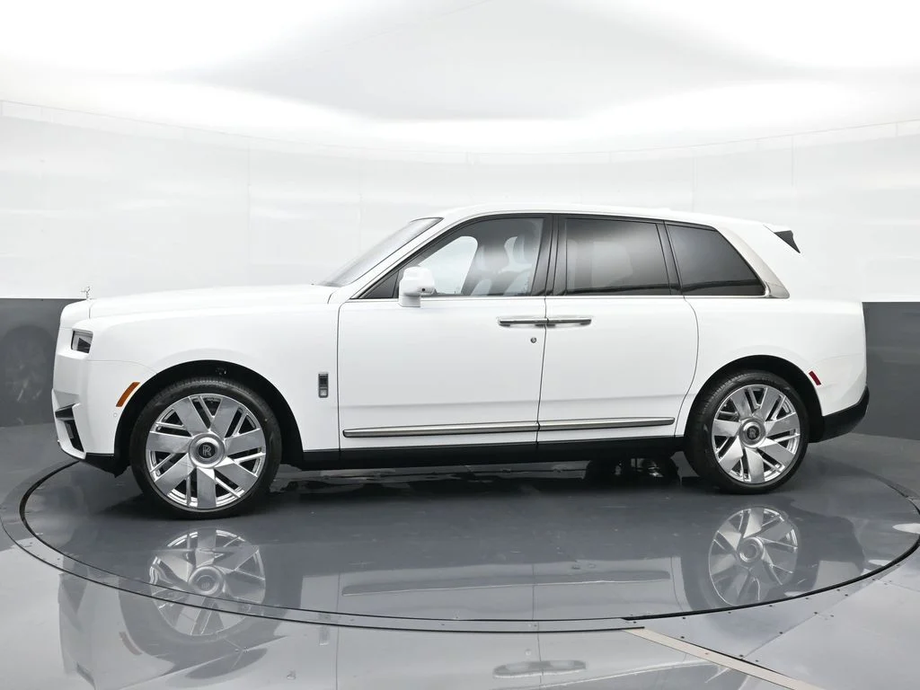 New 2027 White Rolls-Royce  image 3