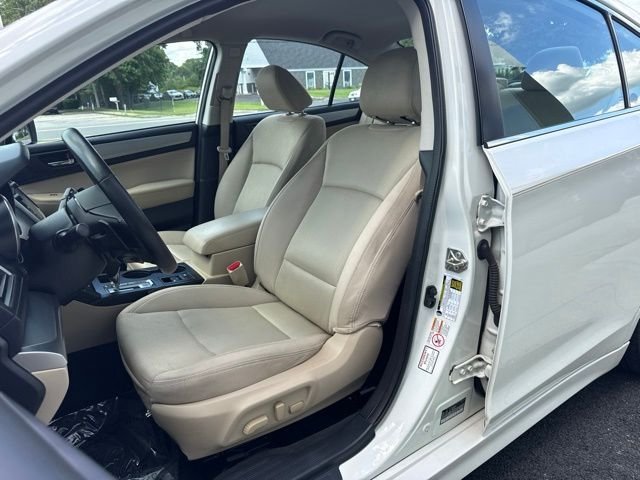 Used 2017 White Subaru 2.5i image 11
