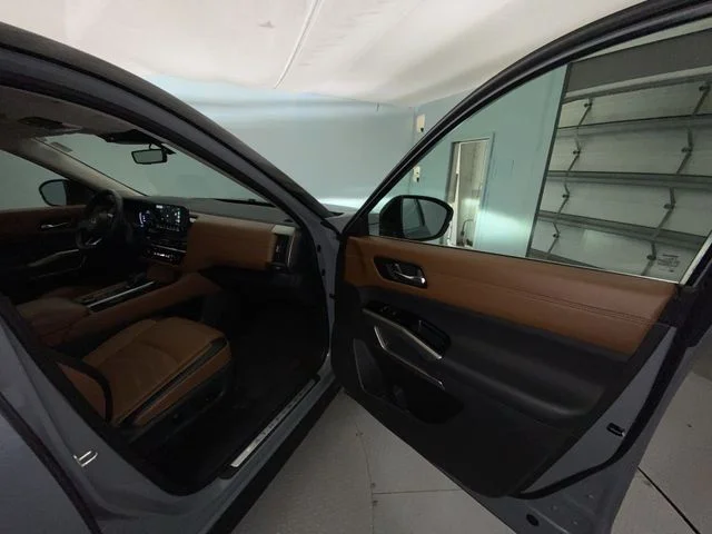 Used 2024 Gray Nissan Platinum image 26