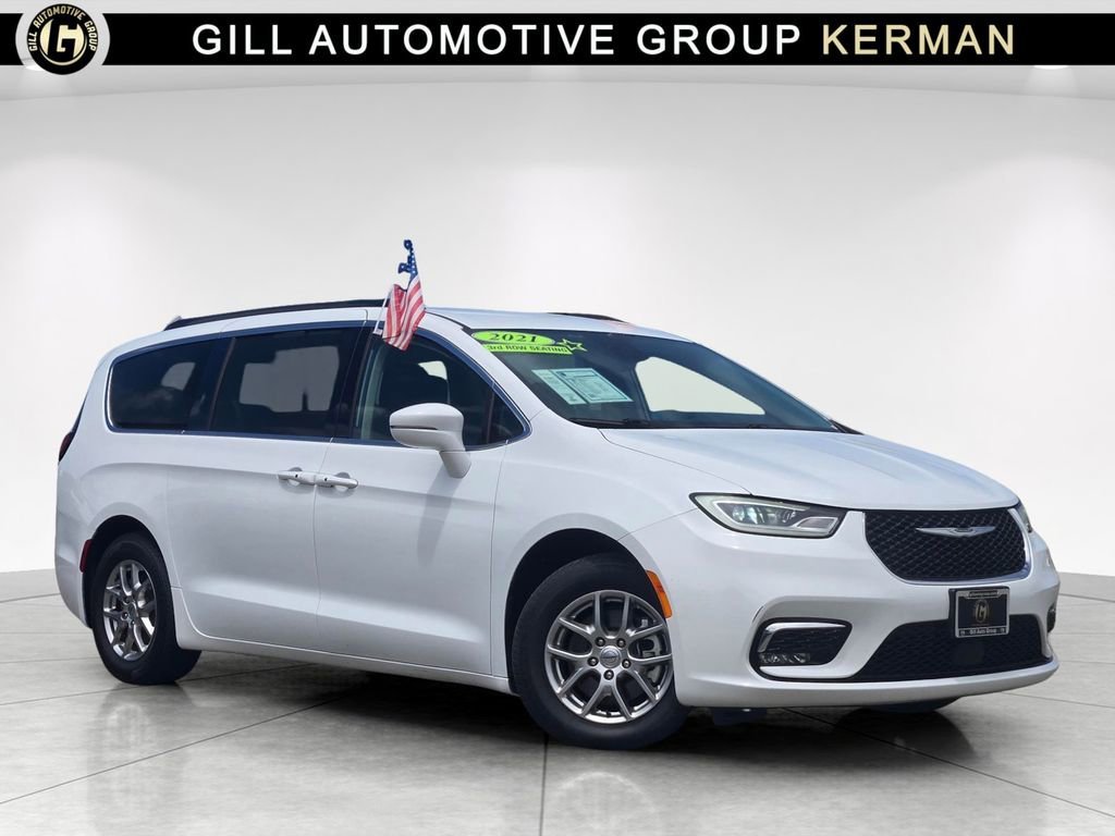 2021 Chrysler Pacifica Touring's photo