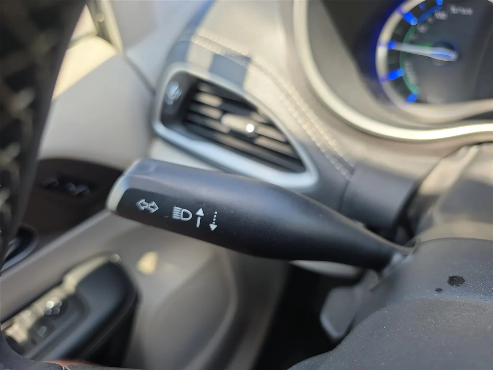 Used 2024 Black Chrysler Hybrid Select image 25