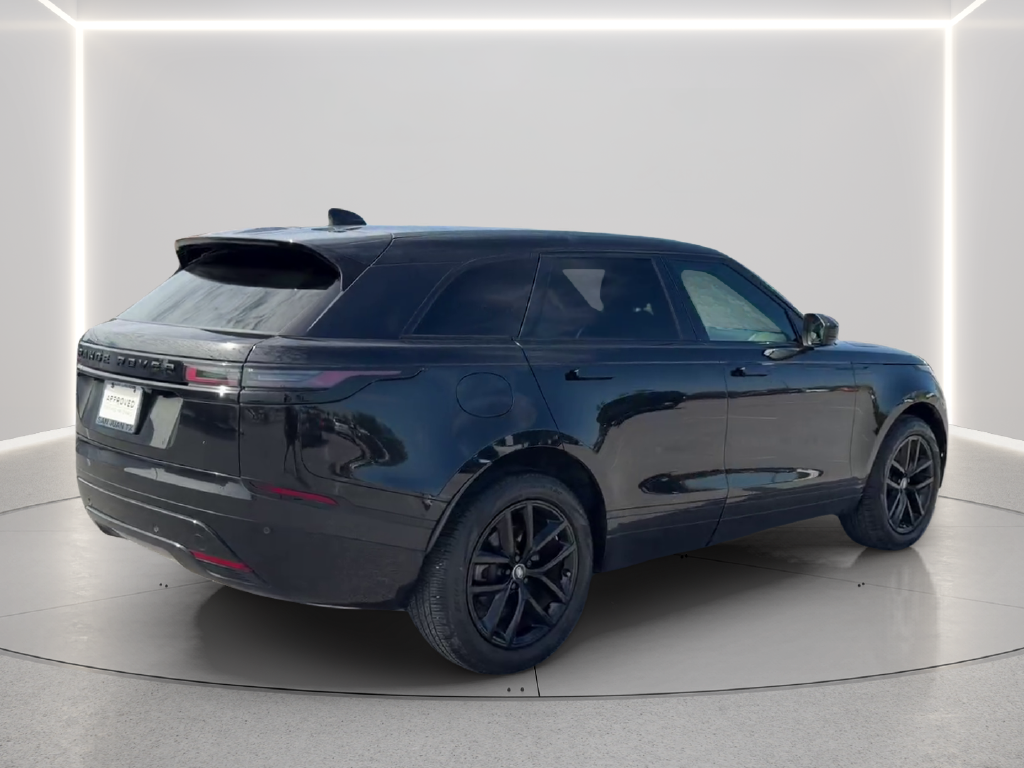 Certified Used 2024 Santorini Black Metallic Land Rover Dynamic SE image 5