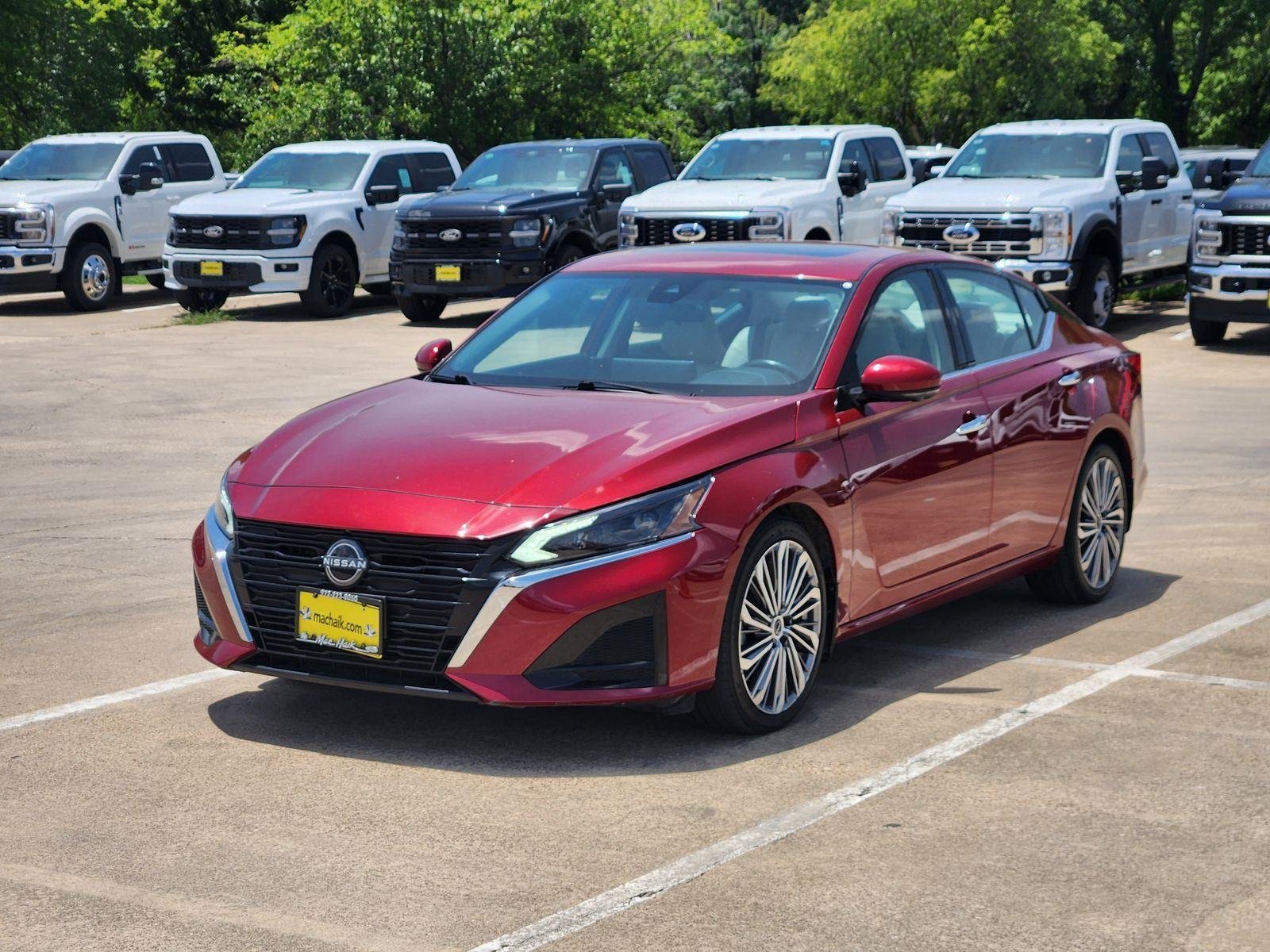 Used 2024 Scarlet Ember Tintcoat Nissan 2.5 SL image 3
