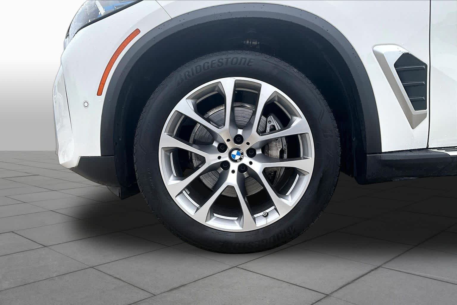 Used 2026 Alpine White BMW sDrive40i image 10