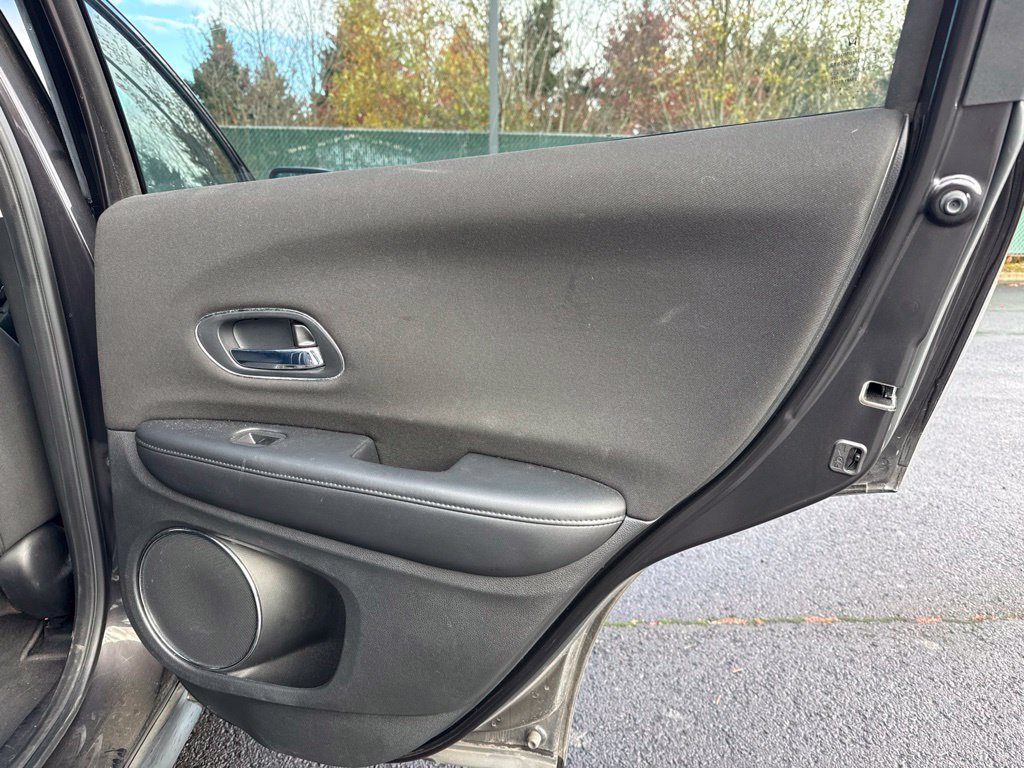 Used 2018 Mulberry Metallic Honda EX image 21