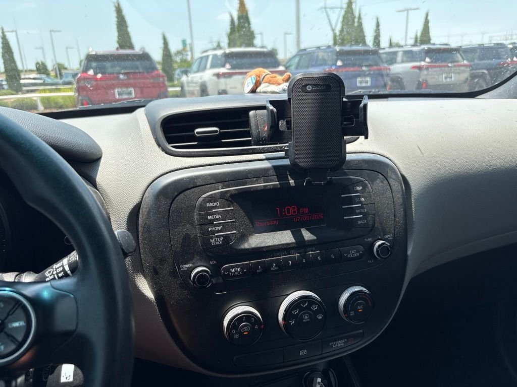 Used 2015 White Kia Base image 3