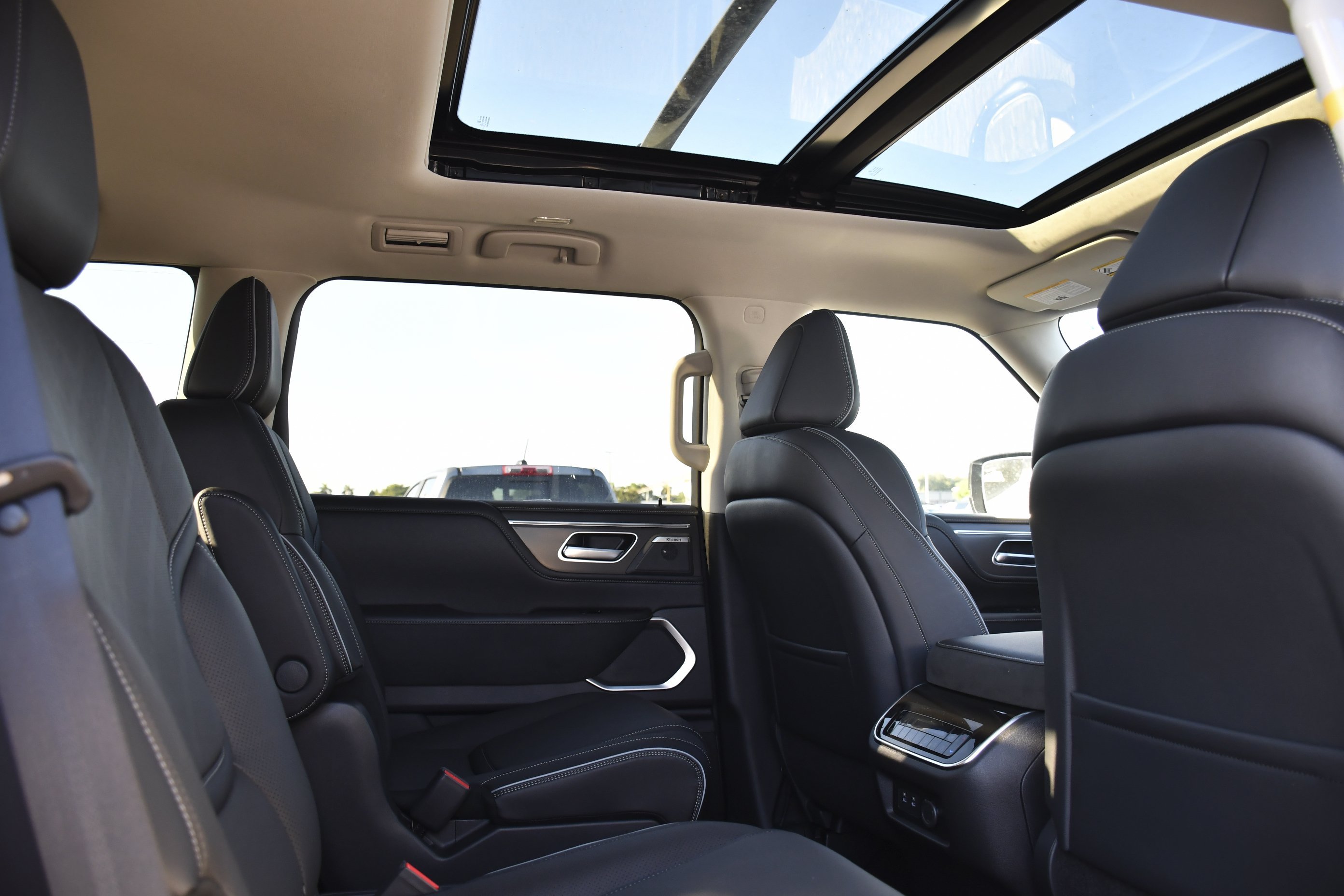 New 2027 RADIANT WHITE INFINITI Luxe 2WD image 28