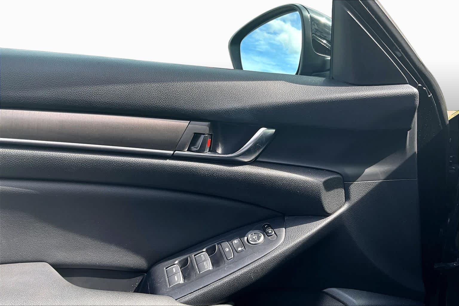 Used 2019 Crystal Black Pearl Honda LX 1.5T image 21