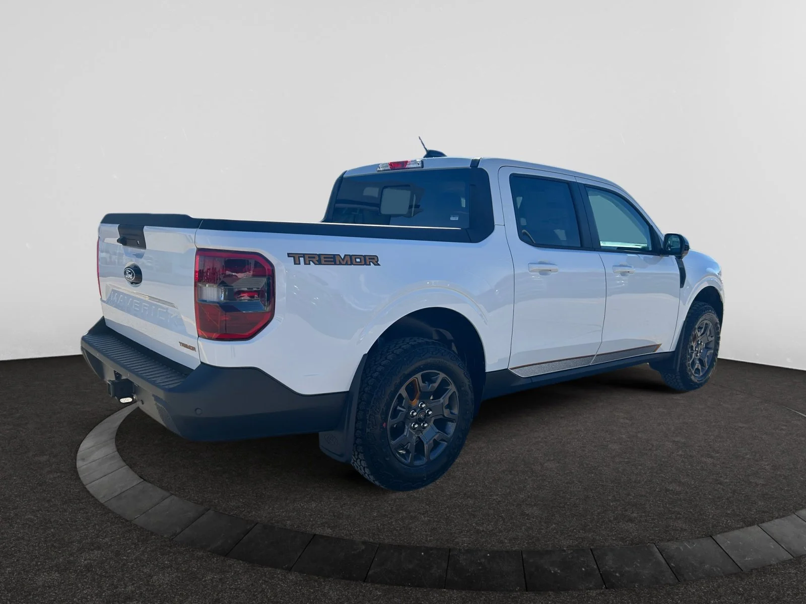 New 2026 Oxford White Ford Tremor image 5