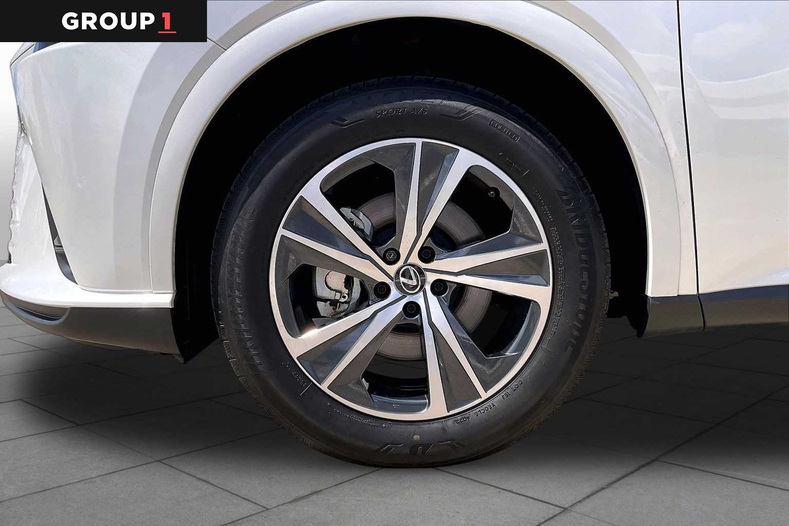 Used 2024 Eminent White Pearl Lexus Premium image 9