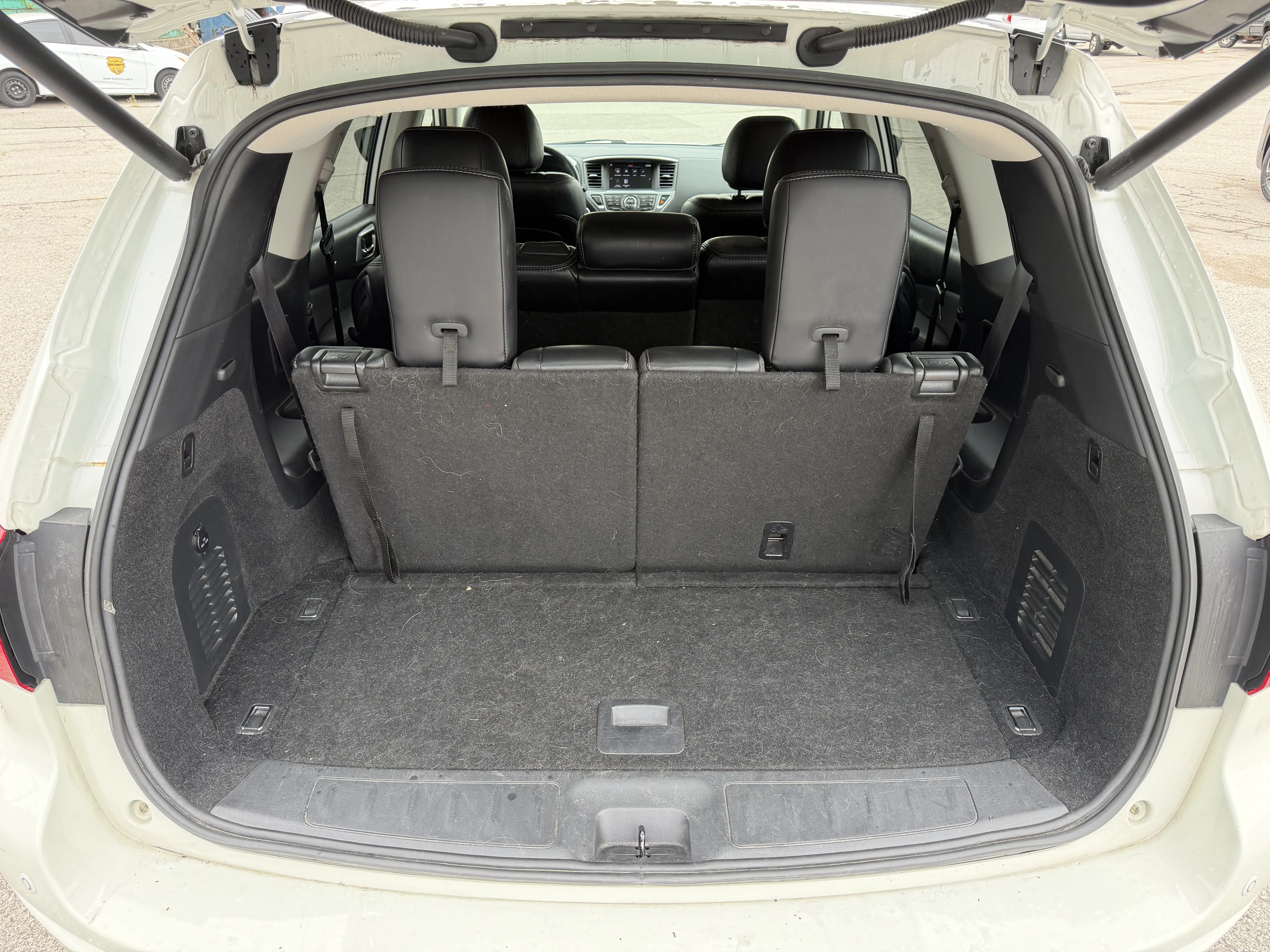 Used 2019 Glacier White Nissan SL image 9