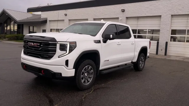 Used 2025 White GMC AT4 image 5