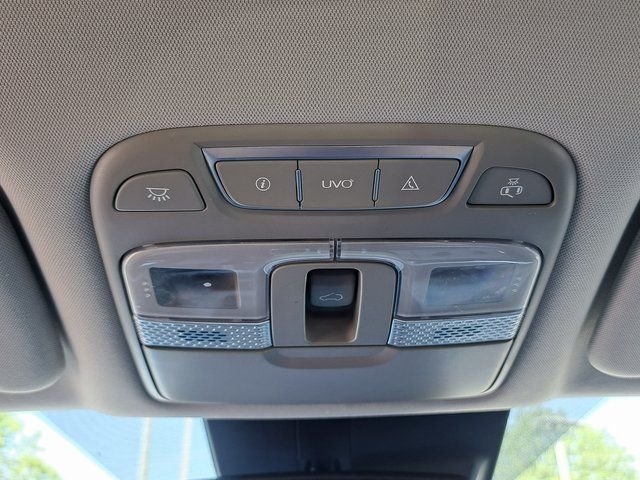 Used 2020 White Kia EX image 19