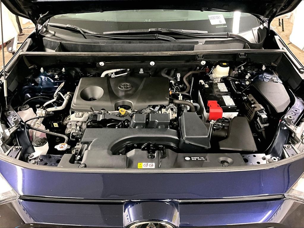 Used 2025  Toyota XLE image 28