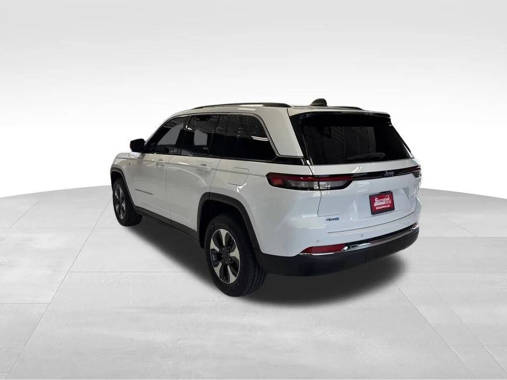 Used 2022 White Jeep 4xe image 3