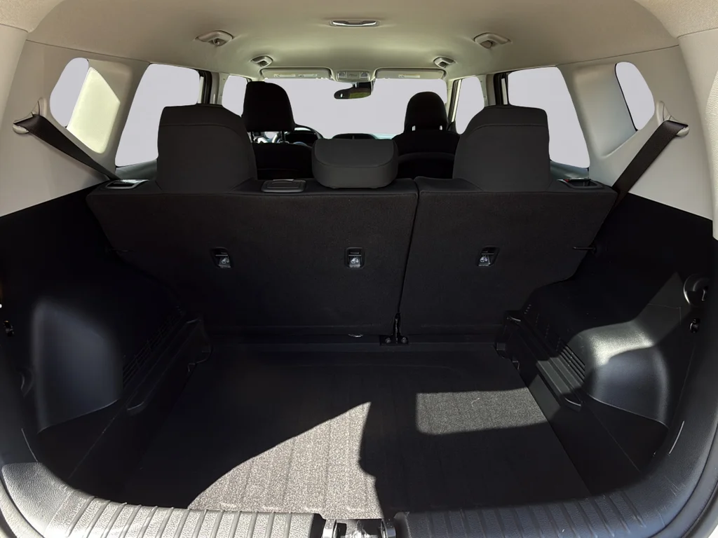 Certified Used 2023 Snow White Pearl Kia LX image 29
