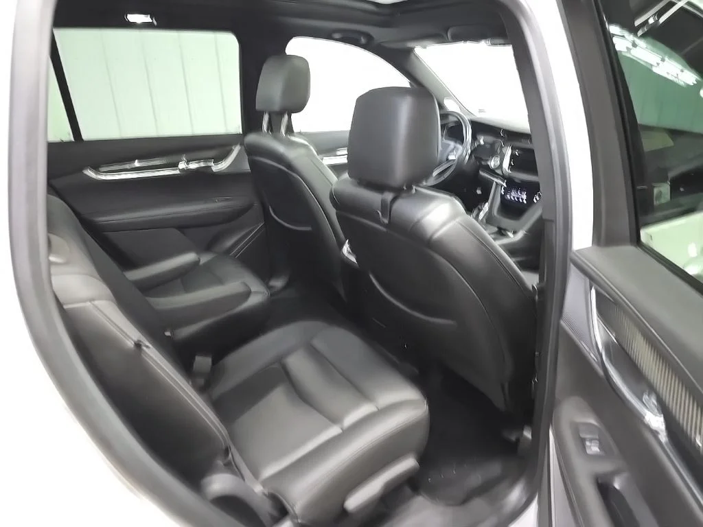 Used 2021 Crystal White Tricoat Cadillac Sport image 21