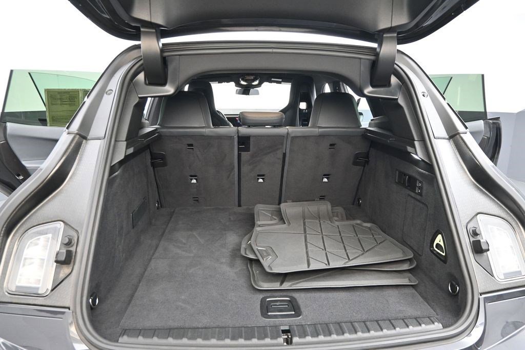 Used 2022 Gray BMW xDrive50 image 16