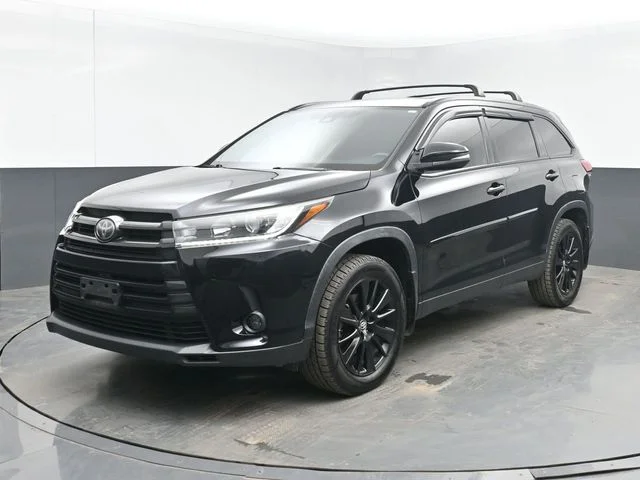 Used 2019 Midnight Black Metallic Toyota SE image 5