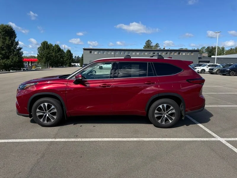 Used 2022 Red Toyota XLE image 20