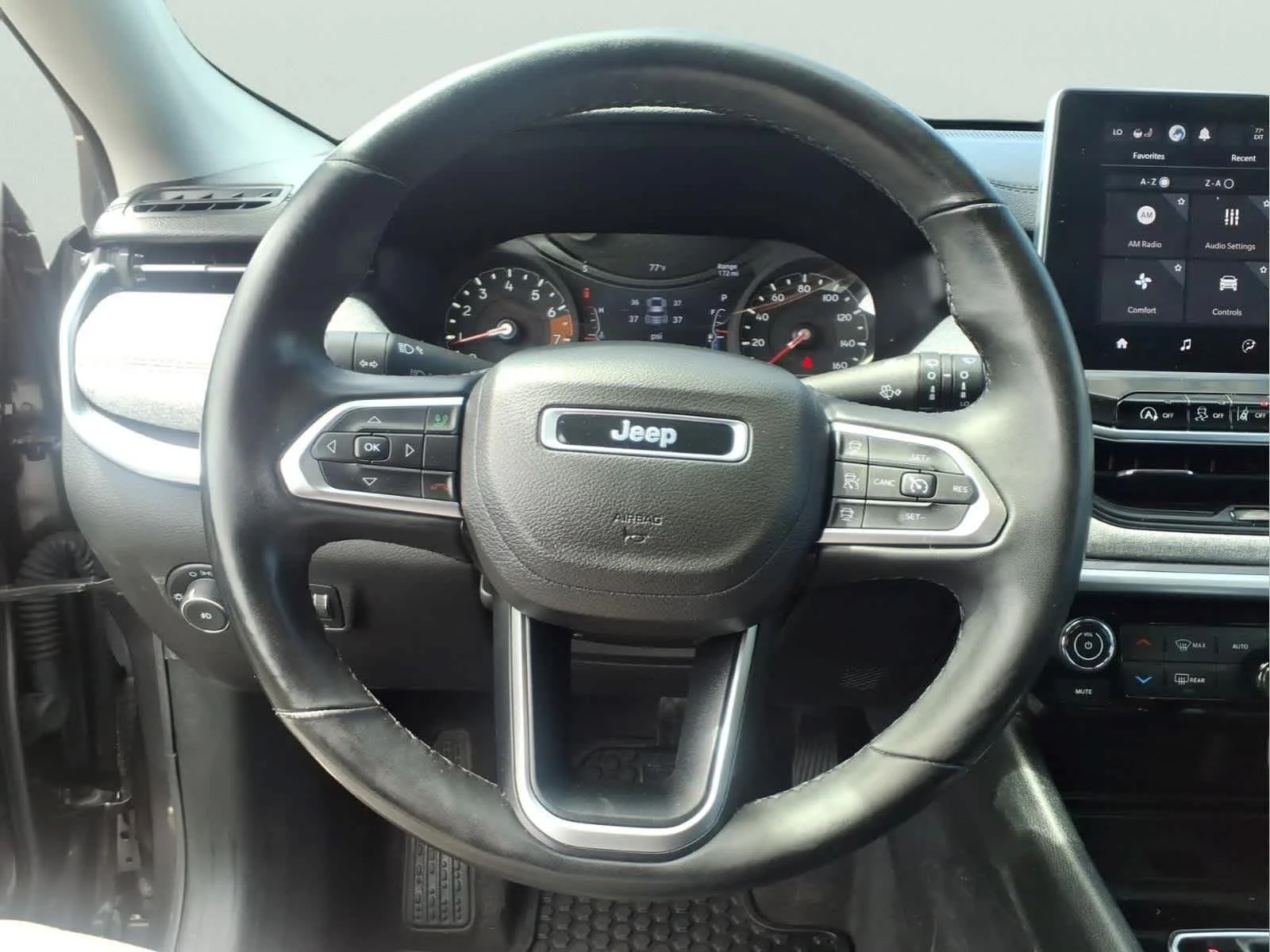 Used 2022 Granite Crystal Metallic Clearcoat Jeep Latitude Lux image 28