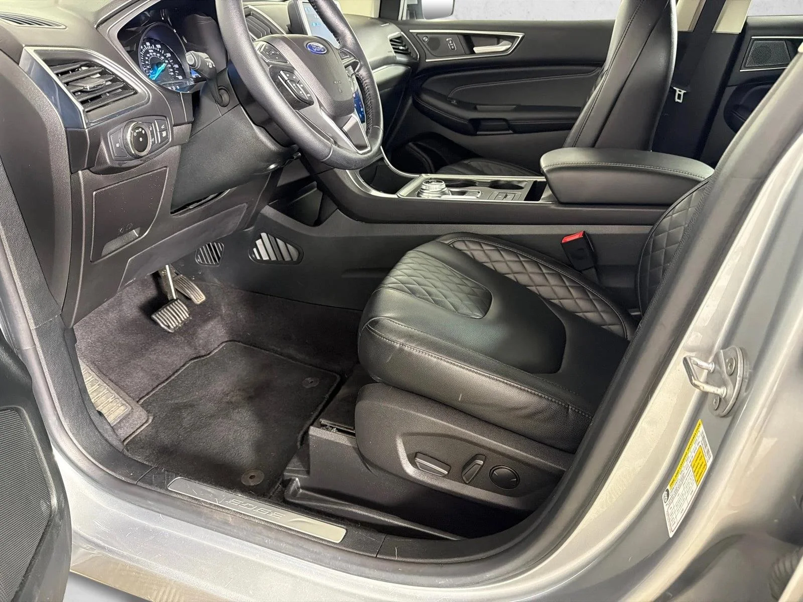 Used 2023 Silver Ford Titanium image 9