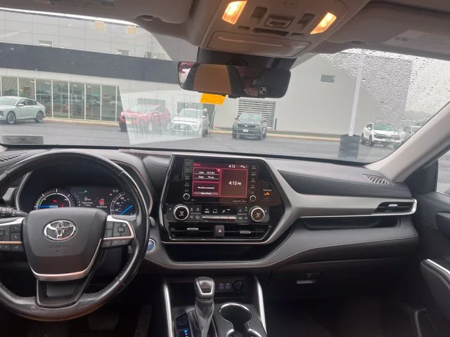 Used 2022 Beige Toyota Bronze Edition image 11