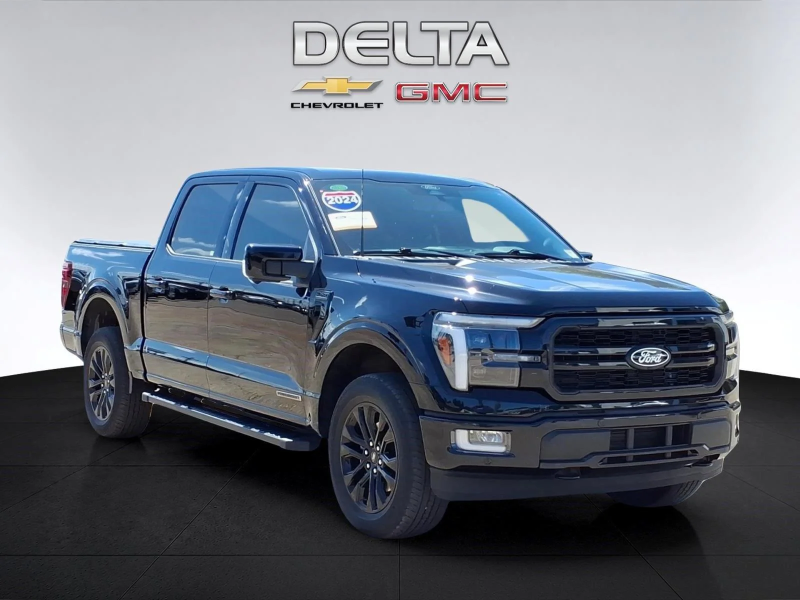 Used 2024  Ford LARIAT image 7