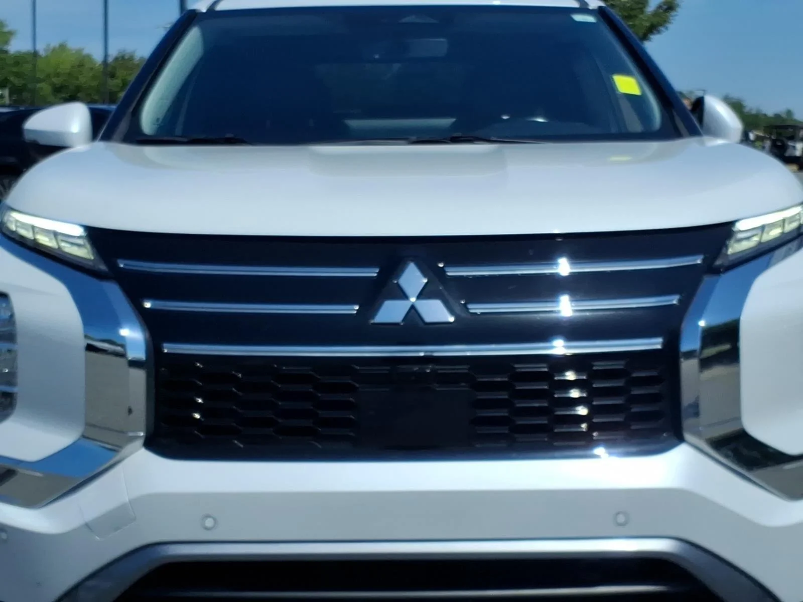 Used 2025  Mitsubishi SE image 14