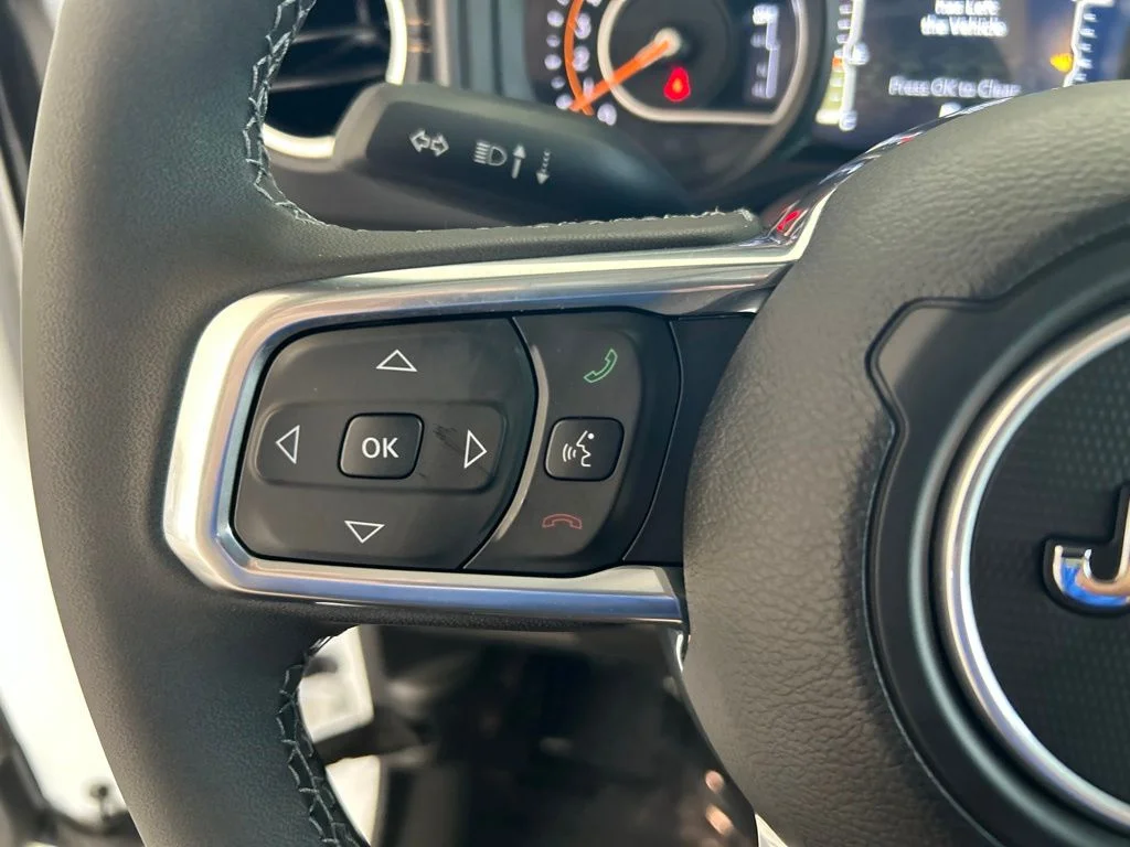 Used 2025 White Jeep Sahara image 48