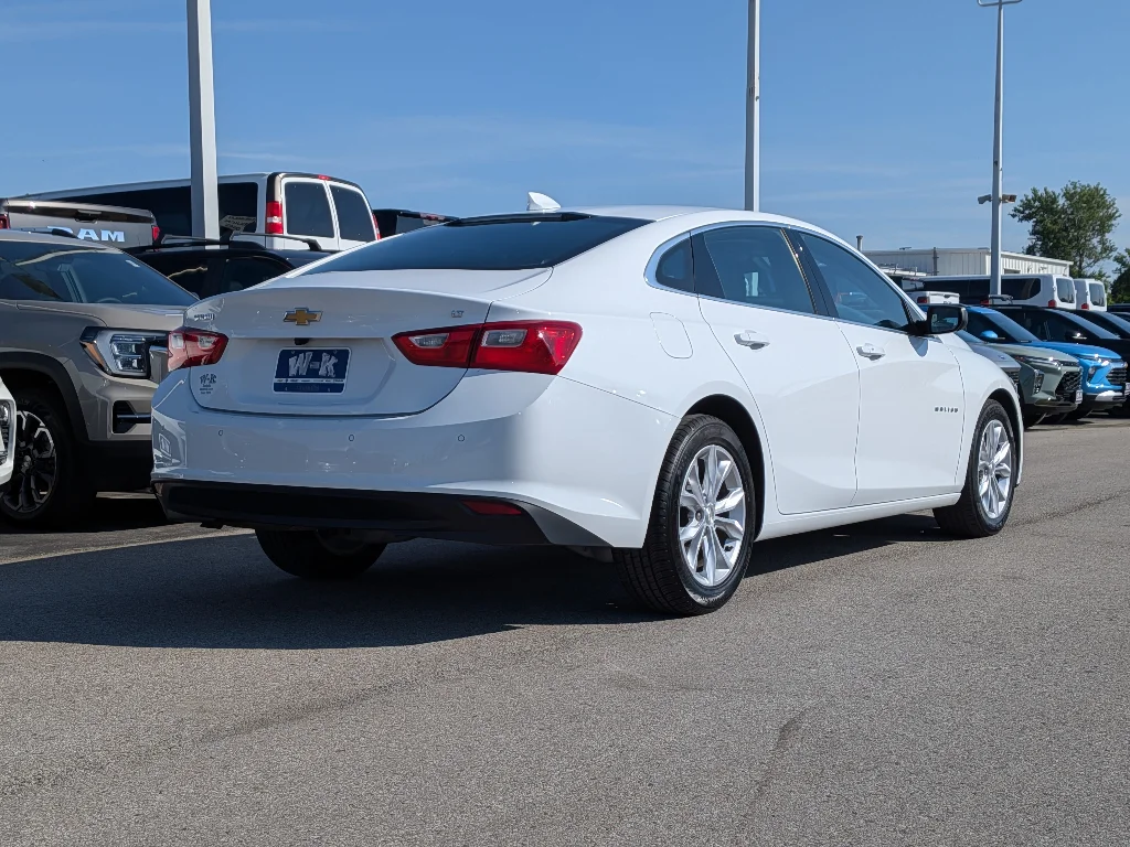 Used 2024 Summit White Chevrolet LT image 3