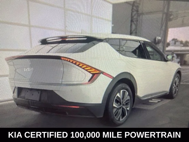 Used 2024 White Kia Light image 1