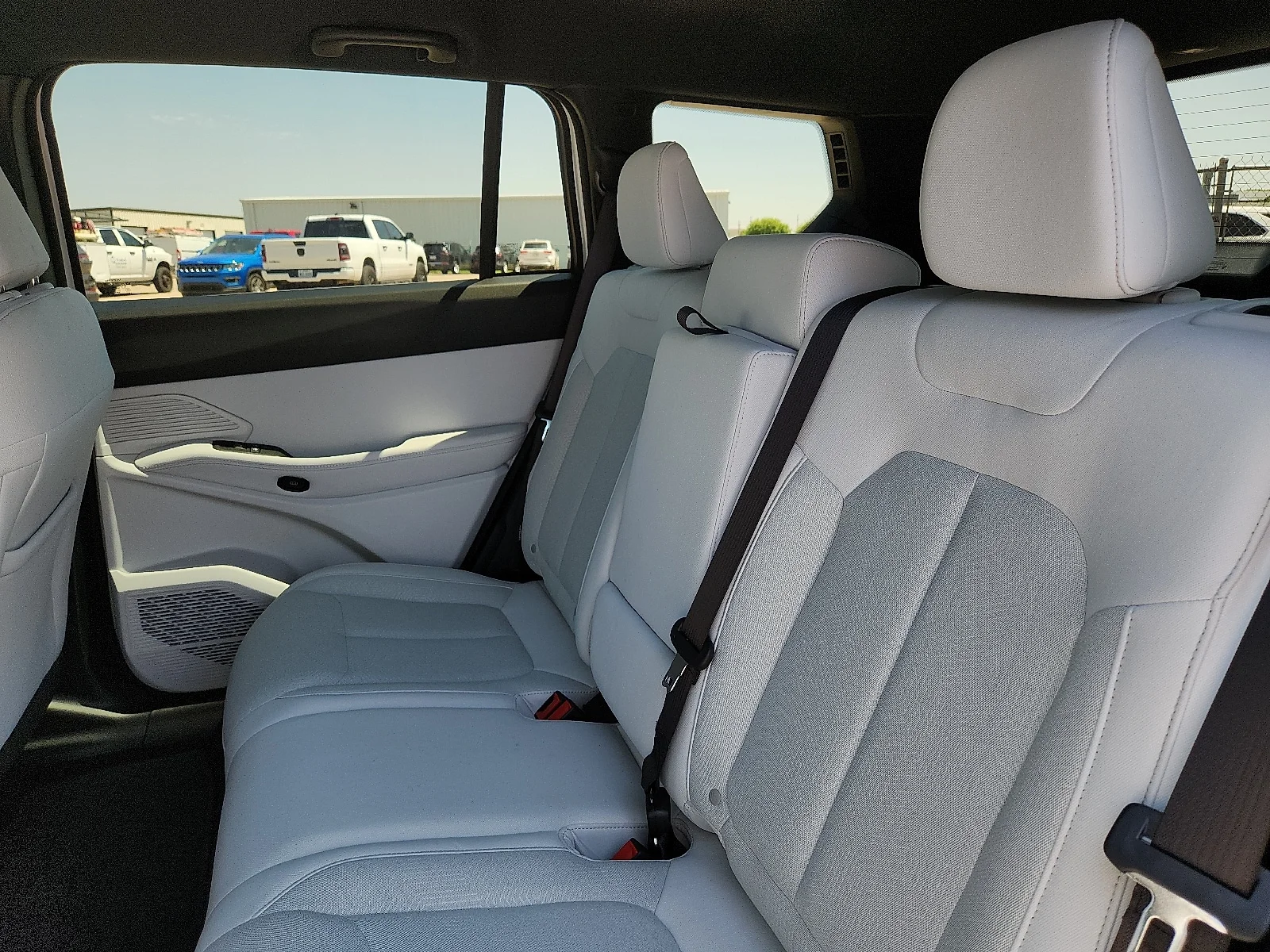 New 2026 Bright White Clear-Coat  Paint Jeep LAREDO 4X4 image 10